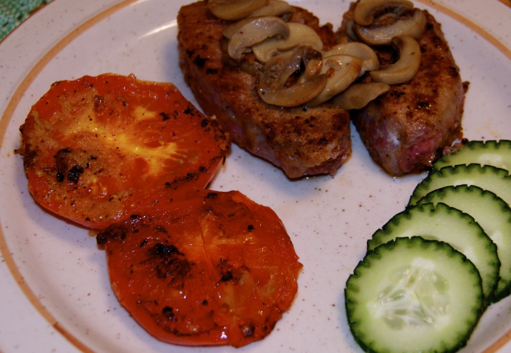 Steak, tomatoes, mushrooms and cucumber